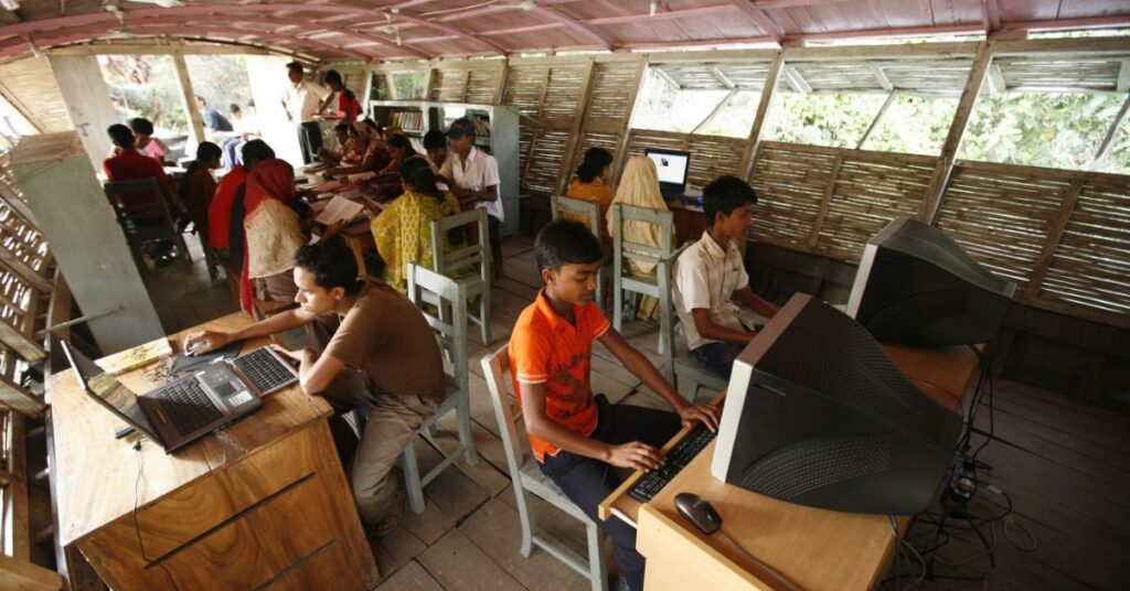 A Floating School education
