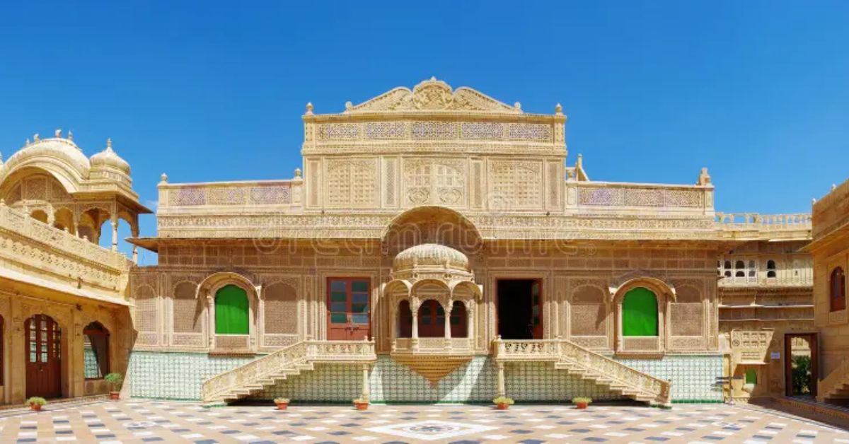 Traditional vs Contemporary Indian Architecture