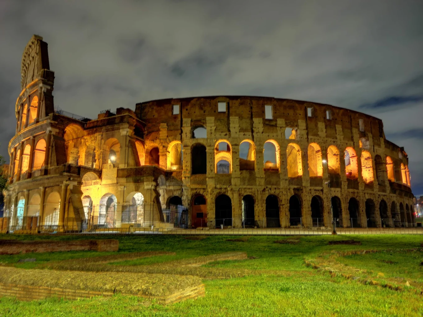 night view of the roman colosseum